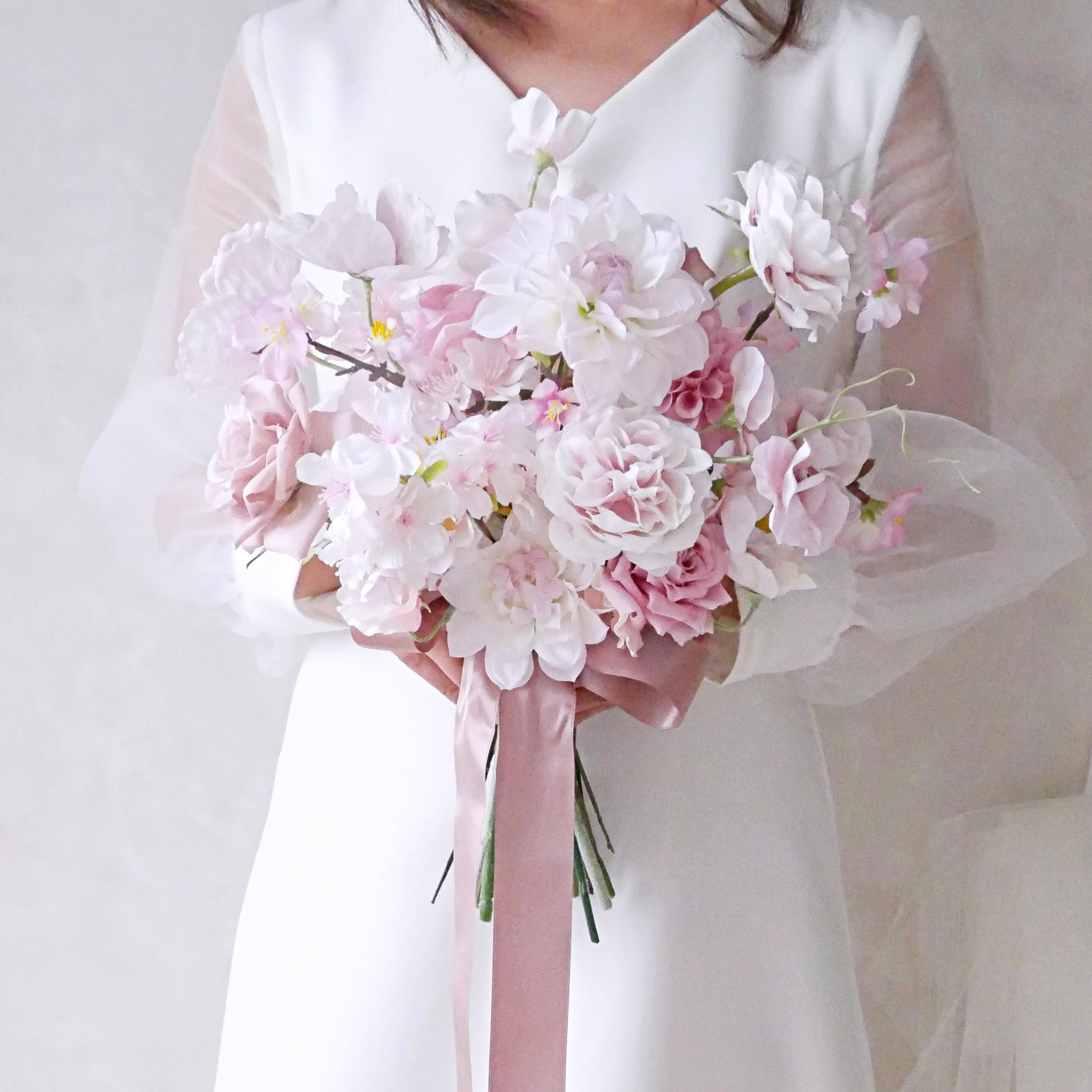 桜とバラのニュアンスピンクブーケ｜白・くすみカラーに映える 造花のウェディングブーケ｜ふんわり大人フェミニン♡
