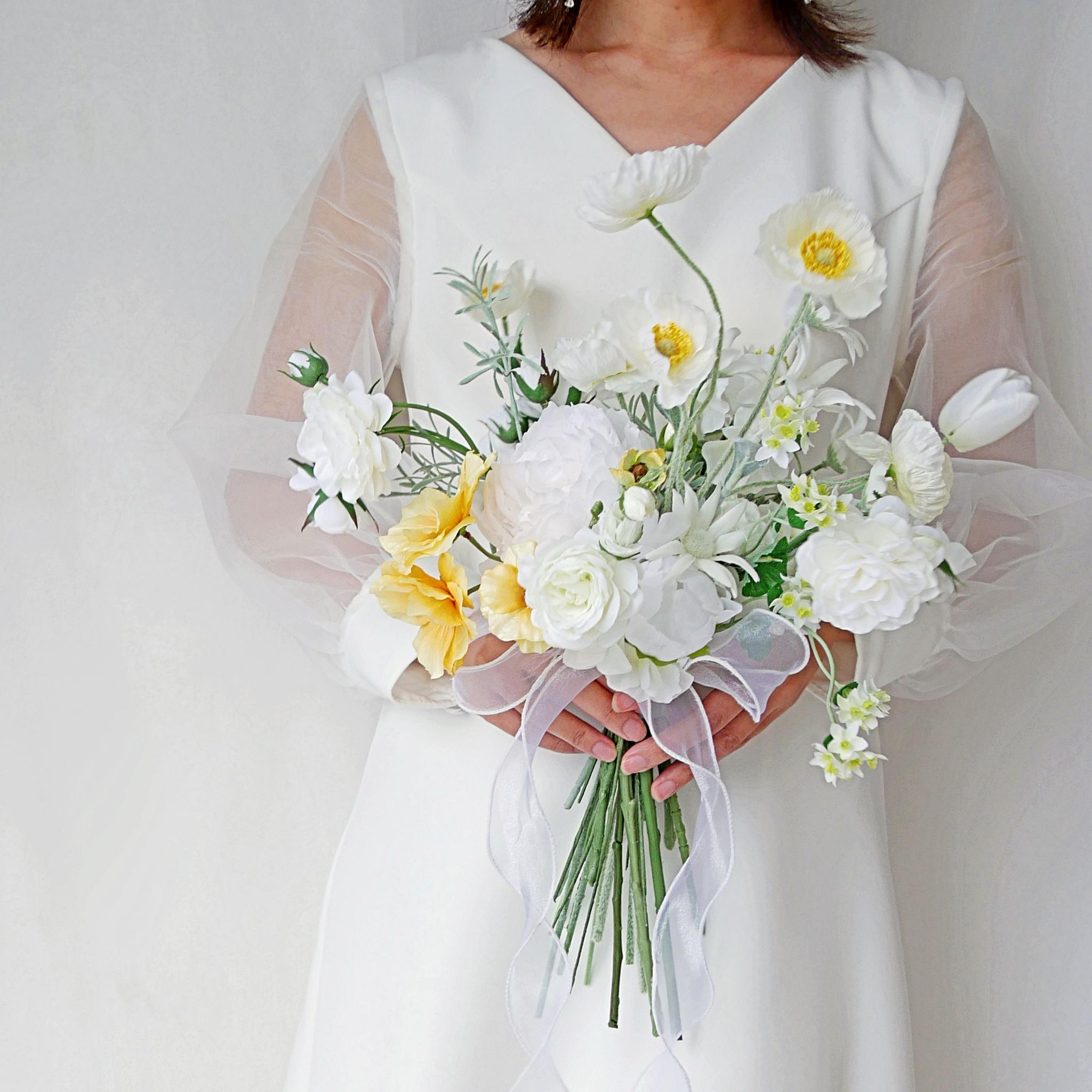 芍薬（ピオニー）とポピーのクラッチブーケ｜クリーム×イエロー｜造花ウェディングブーケ｜ふんわりナチュラル×上品