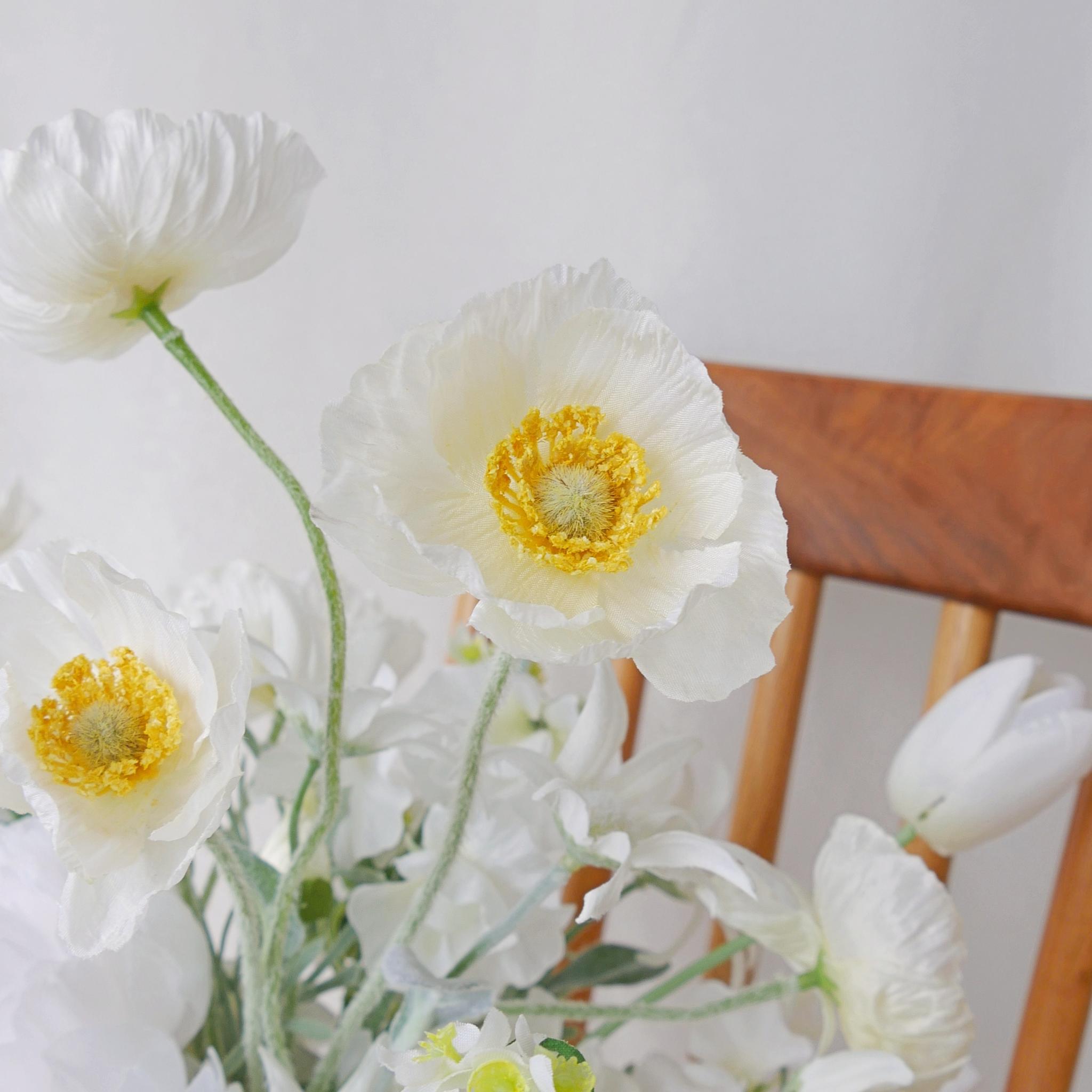 芍薬（ピオニー）とポピーのクラッチブーケ｜クリーム×イエロー｜造花ウェディングブーケ｜ふんわりナチュラル×上品 | 6枚目