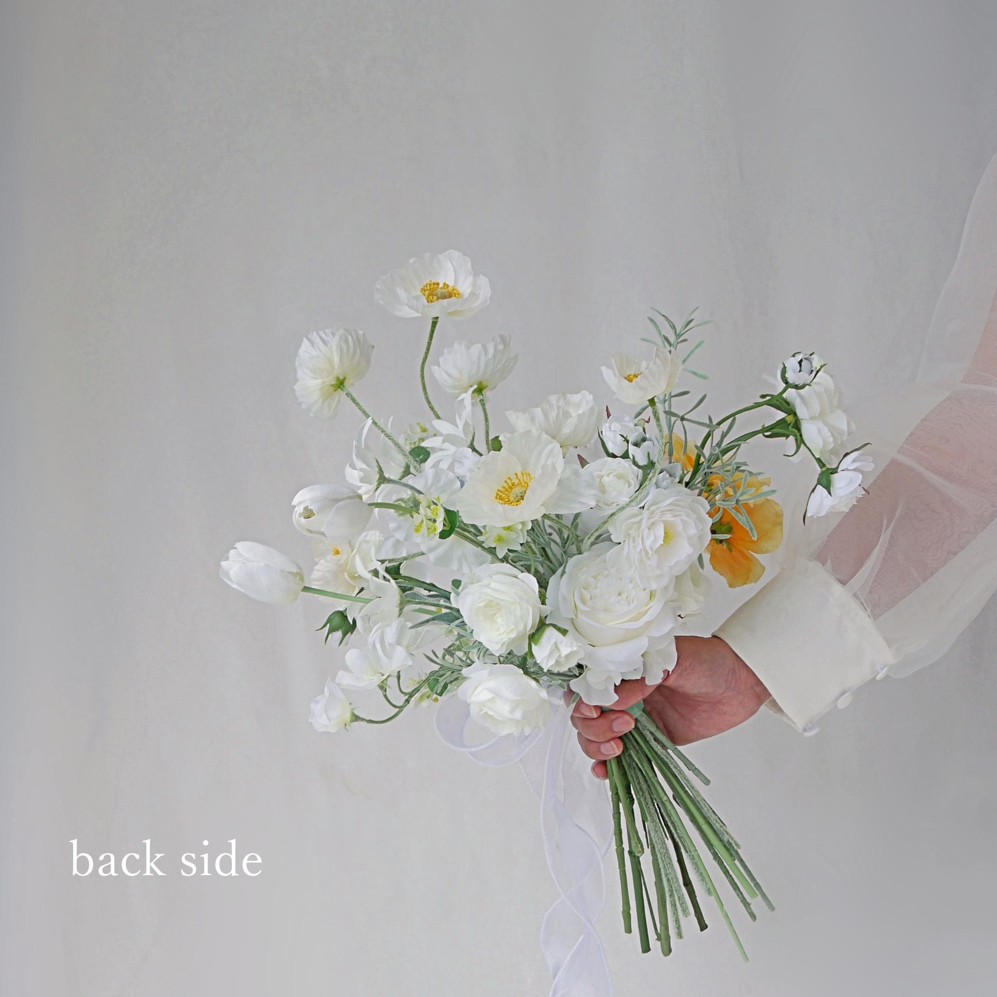 芍薬（ピオニー）とポピーのクラッチブーケ｜クリーム×イエロー｜造花ウェディングブーケ｜ふんわりナチュラル×上品 | 9枚目