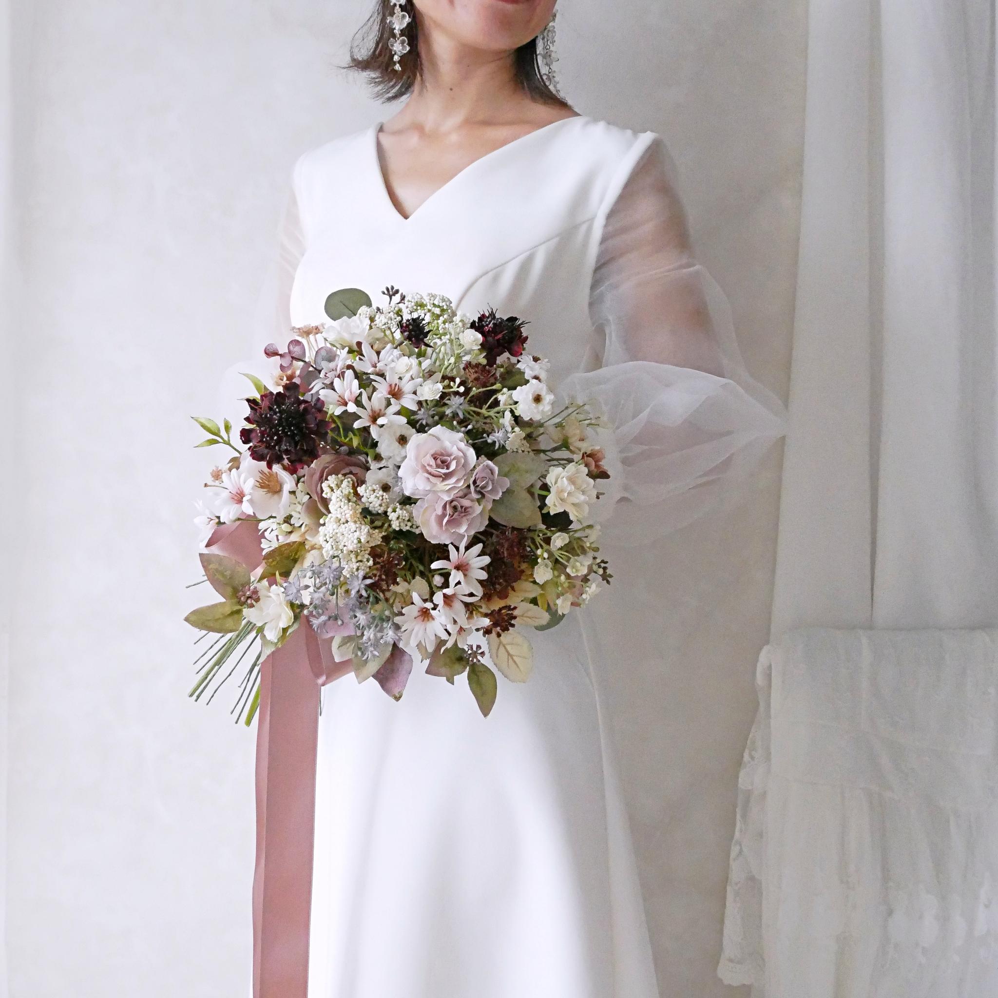 アンティークカラーのふんわりラウンドブーケ｜アイボリー×バーガンディ｜造花ウェディングブーケ