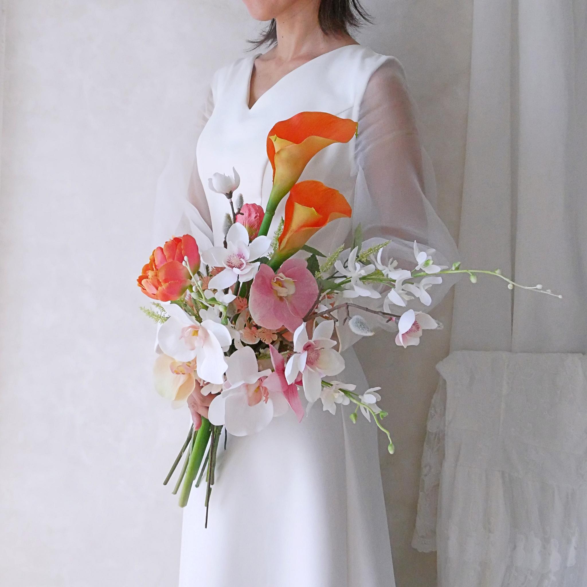 【SALE】カラーと胡蝶蘭の縦長アームブーケ｜オレンジ×ホワイト×ピンク｜造花ウェディングブーケ ｜和装・前撮りにも